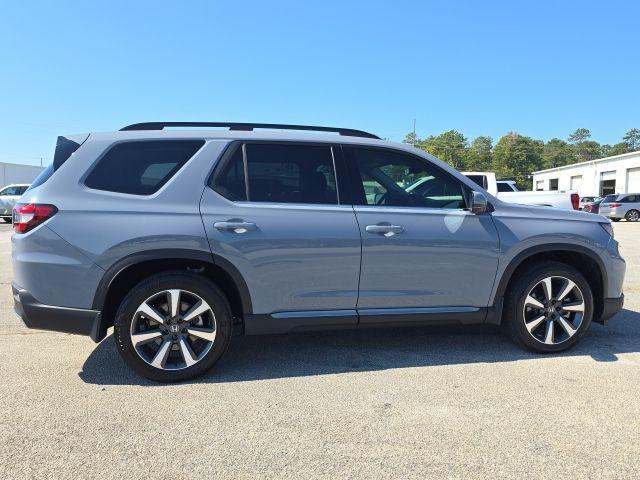 used 2025 Honda Pilot car, priced at $50,850