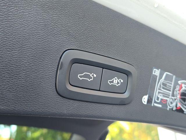 used 2020 Volvo XC40 car, priced at $24,953