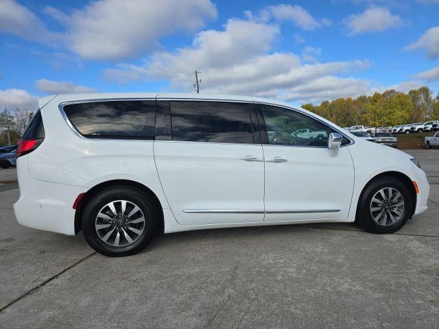 used 2022 Chrysler Pacifica Hybrid car, priced at $29,500