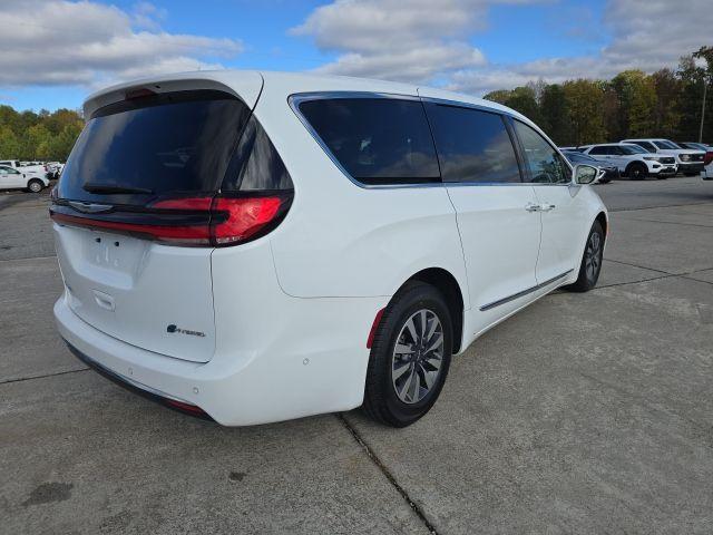 used 2022 Chrysler Pacifica Hybrid car, priced at $29,500