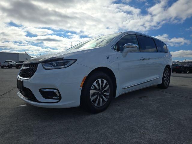 used 2022 Chrysler Pacifica Hybrid car, priced at $29,500