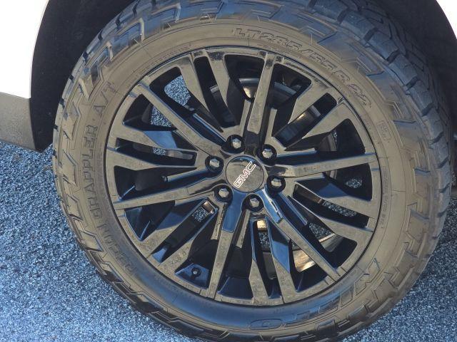 used 2021 GMC Yukon XL car, priced at $48,853