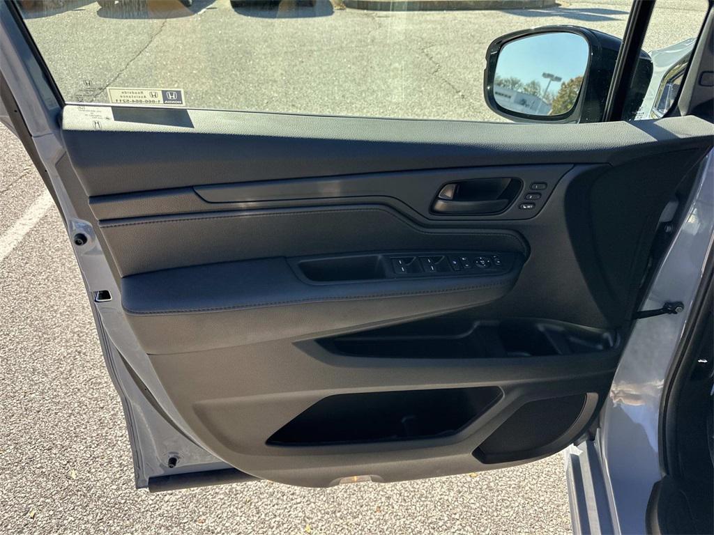 used 2025 Honda Odyssey car, priced at $40,997