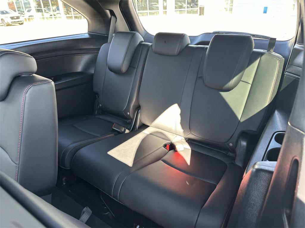 used 2025 Honda Odyssey car, priced at $40,997