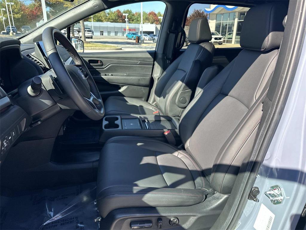 used 2025 Honda Odyssey car, priced at $40,997