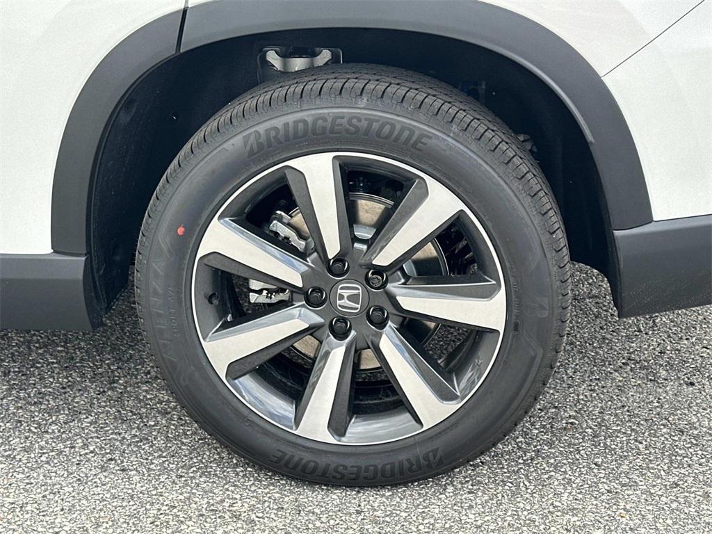 new 2025 Honda Pilot car, priced at $51,550