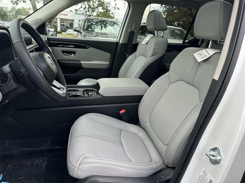 new 2025 Honda Pilot car, priced at $51,550