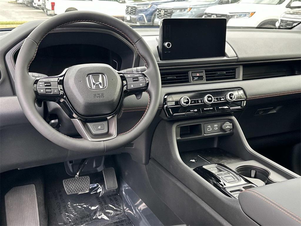 new 2025 Honda Pilot car, priced at $51,830