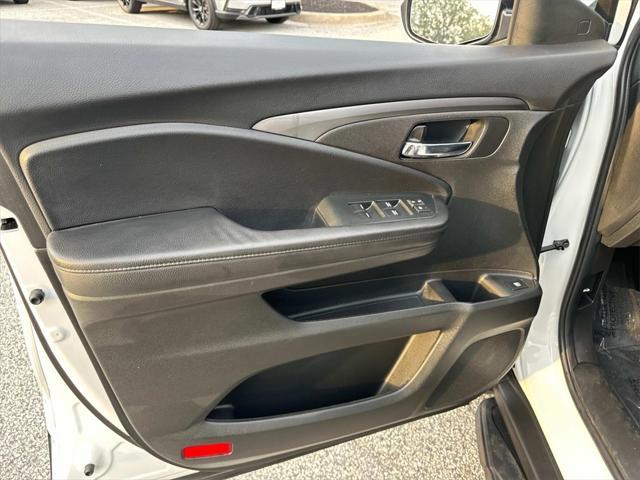 used 2022 Honda Pilot car, priced at $25,376