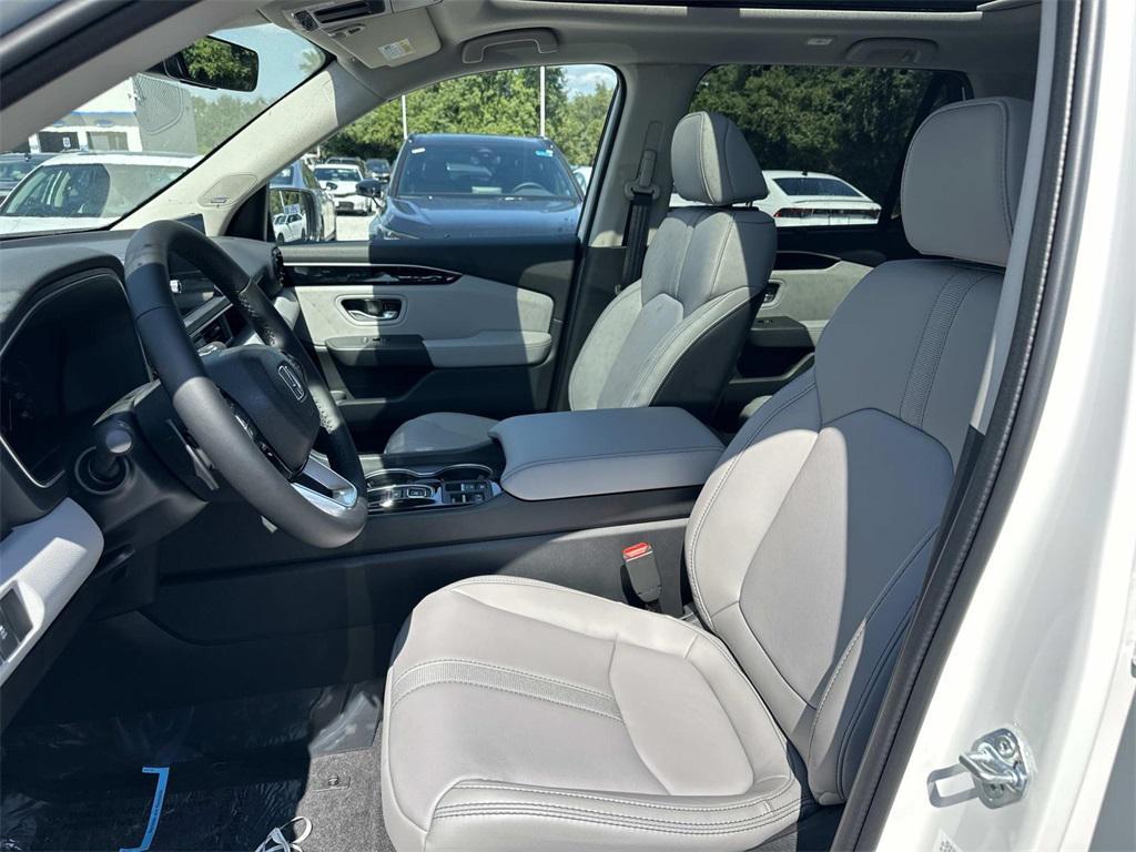 new 2025 Honda Pilot car, priced at $52,280
