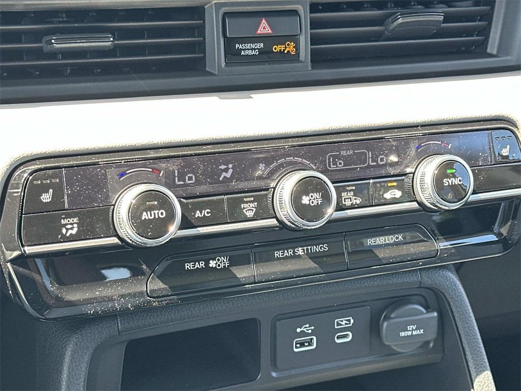 new 2025 Honda Pilot car, priced at $52,280