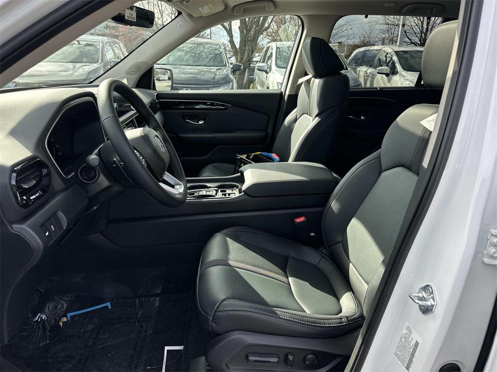 new 2025 Honda Pilot car, priced at $51,550