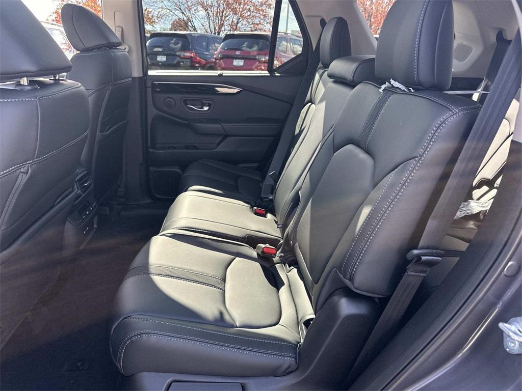 new 2025 Honda Pilot car, priced at $51,095
