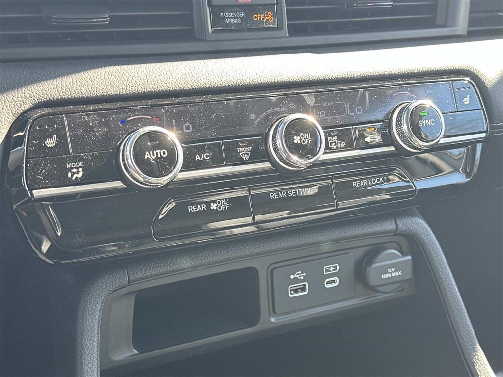 new 2025 Honda Pilot car, priced at $51,095