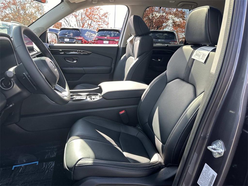 new 2025 Honda Pilot car, priced at $51,095