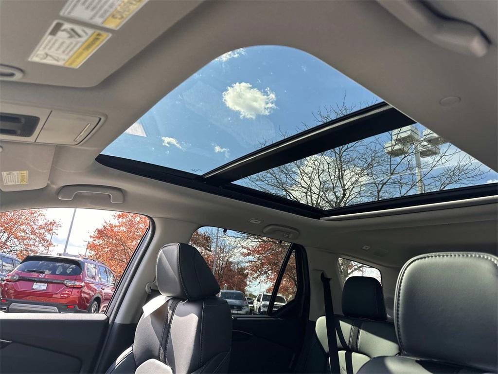 new 2025 Honda Pilot car, priced at $51,095