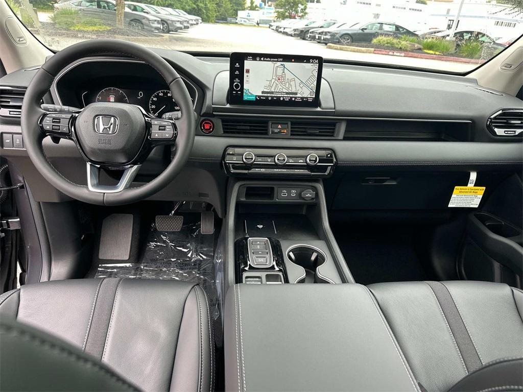 new 2025 Honda Pilot car, priced at $51,050