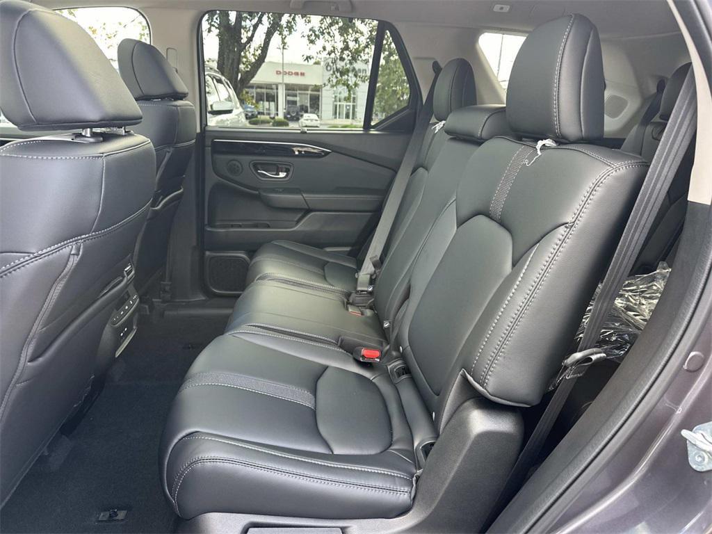 new 2025 Honda Pilot car, priced at $51,095