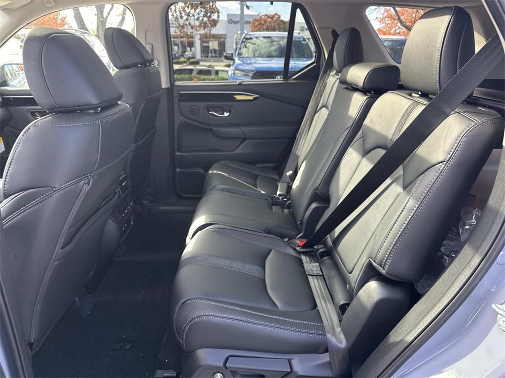 new 2025 Honda Pilot car, priced at $52,280