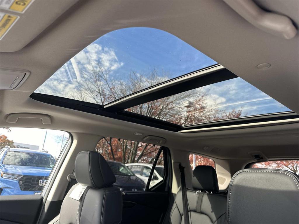 new 2025 Honda Pilot car, priced at $52,280