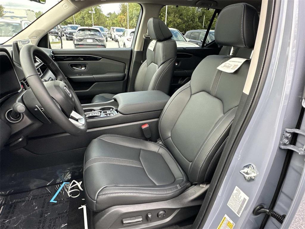 new 2025 Honda Pilot car, priced at $51,550