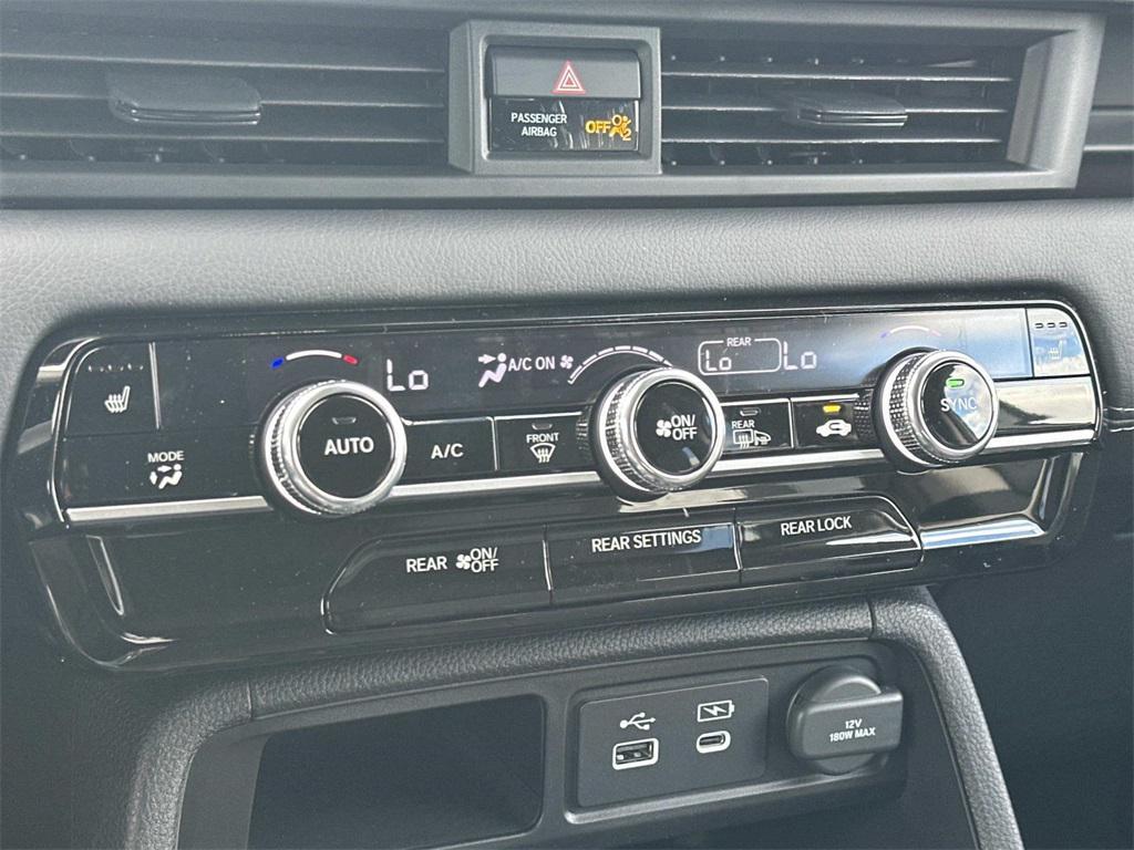 new 2025 Honda Pilot car, priced at $51,550