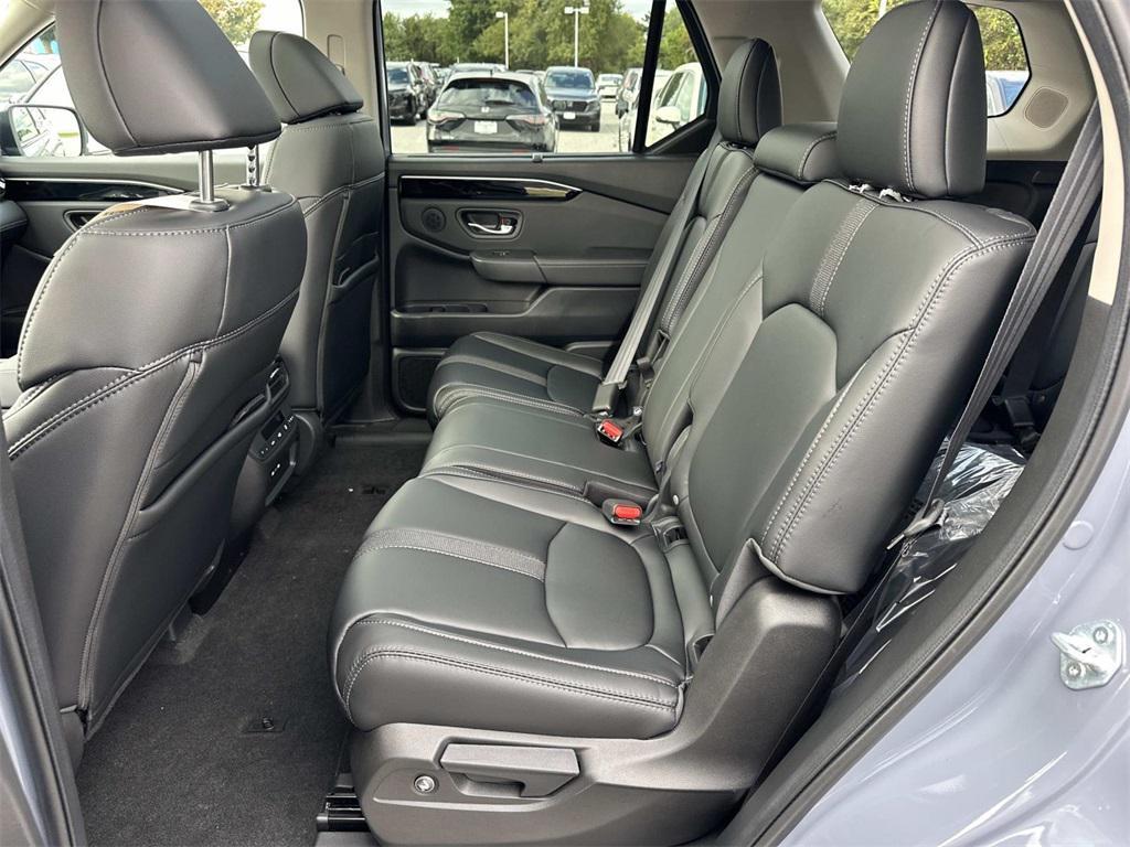 new 2025 Honda Pilot car, priced at $51,550