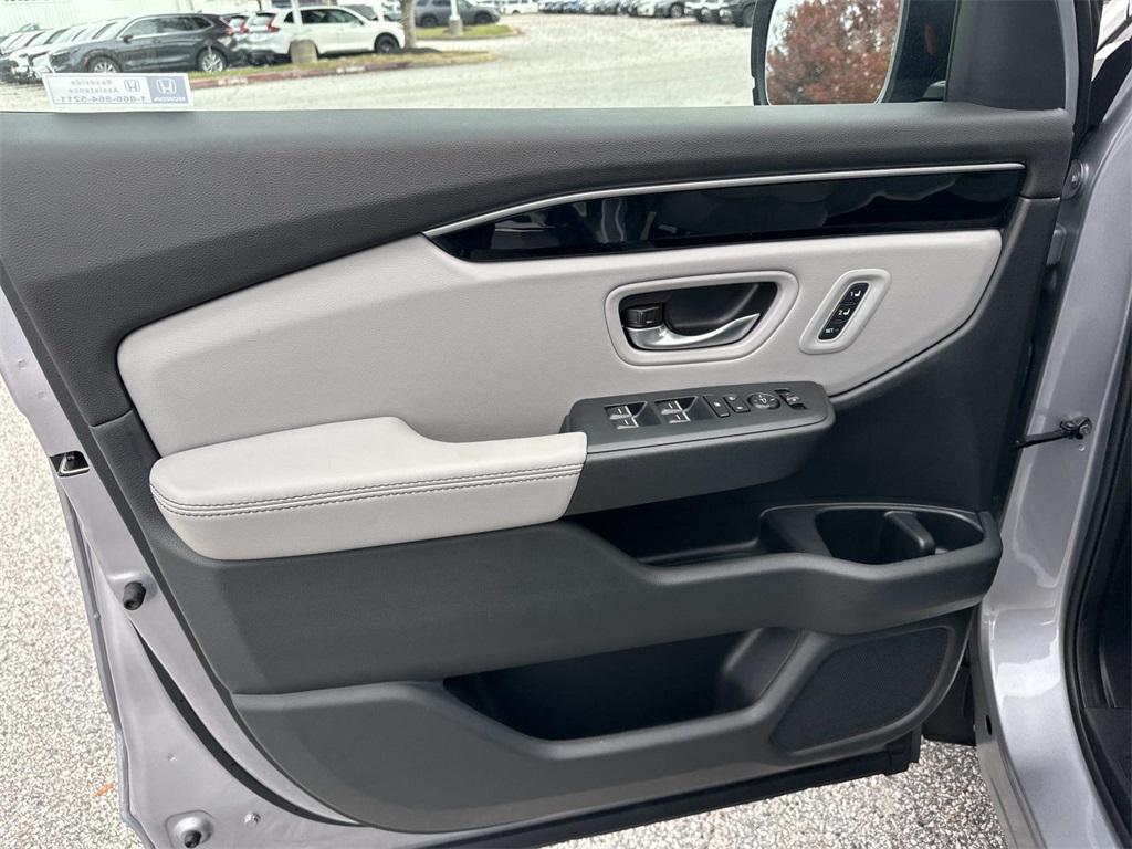 used 2025 Honda Pilot car, priced at $42,788