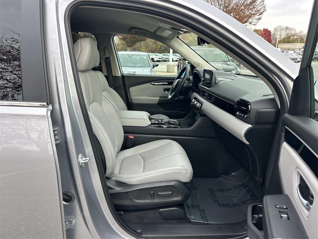 used 2025 Honda Pilot car, priced at $42,788