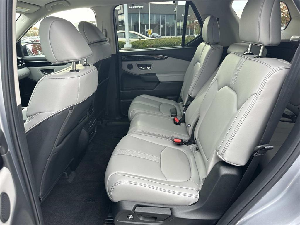 used 2025 Honda Pilot car, priced at $42,788