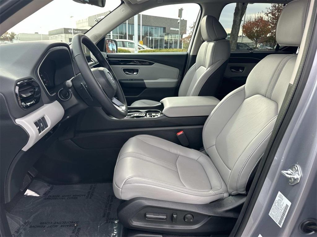 used 2025 Honda Pilot car, priced at $42,788