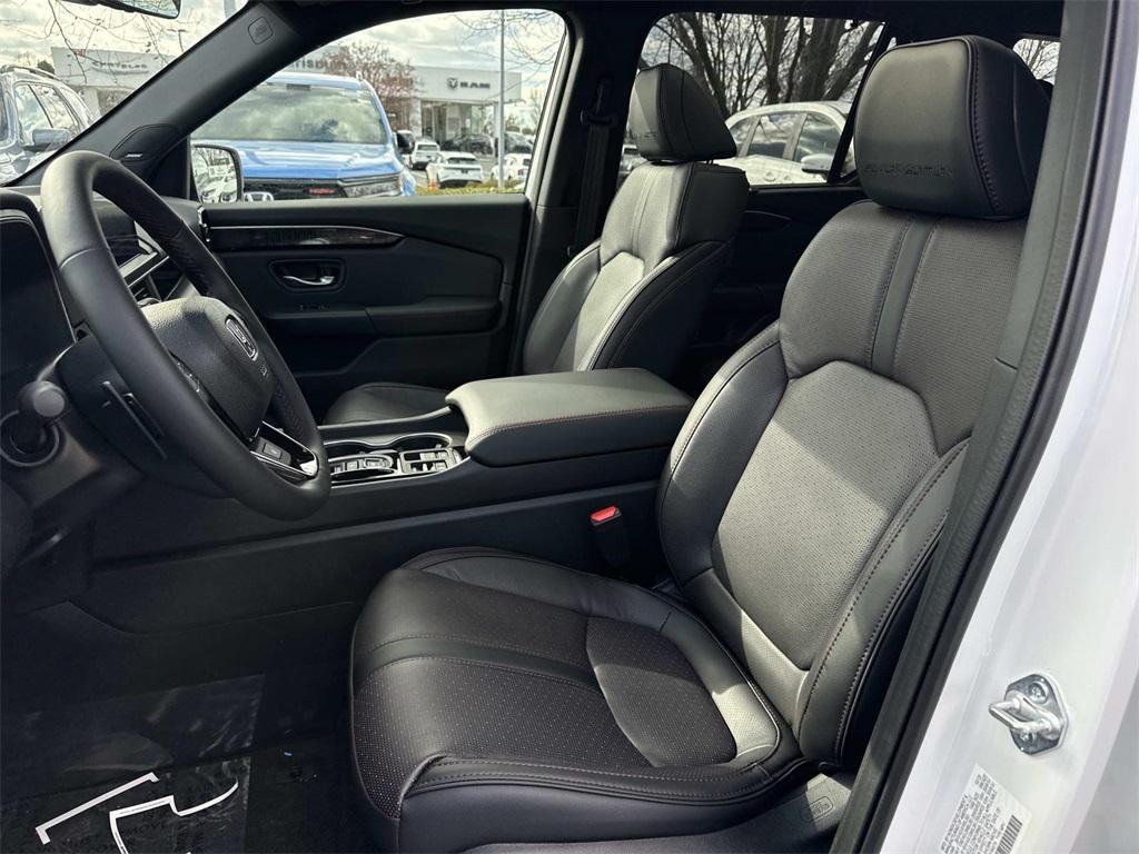 new 2025 Honda Pilot car, priced at $56,530