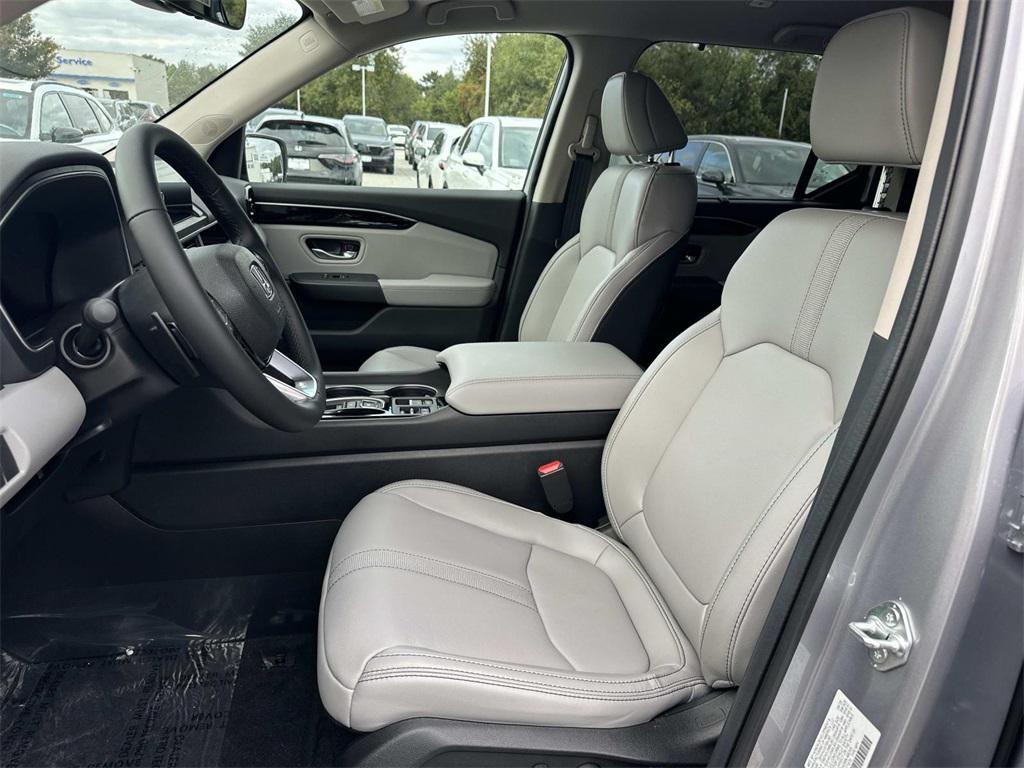 new 2025 Honda Pilot car, priced at $47,095