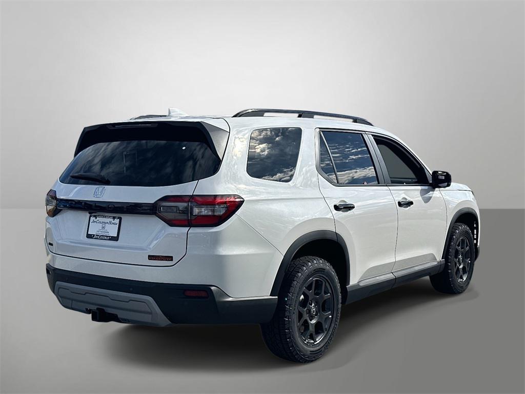 new 2025 Honda Pilot car, priced at $51,830