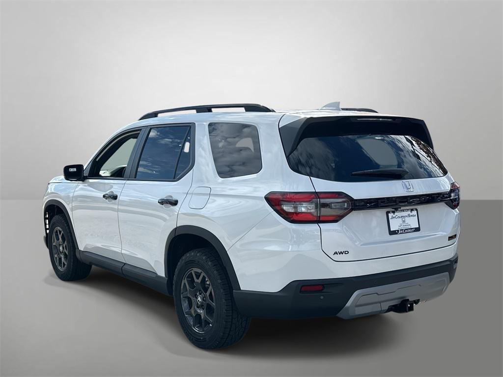 new 2025 Honda Pilot car, priced at $51,830