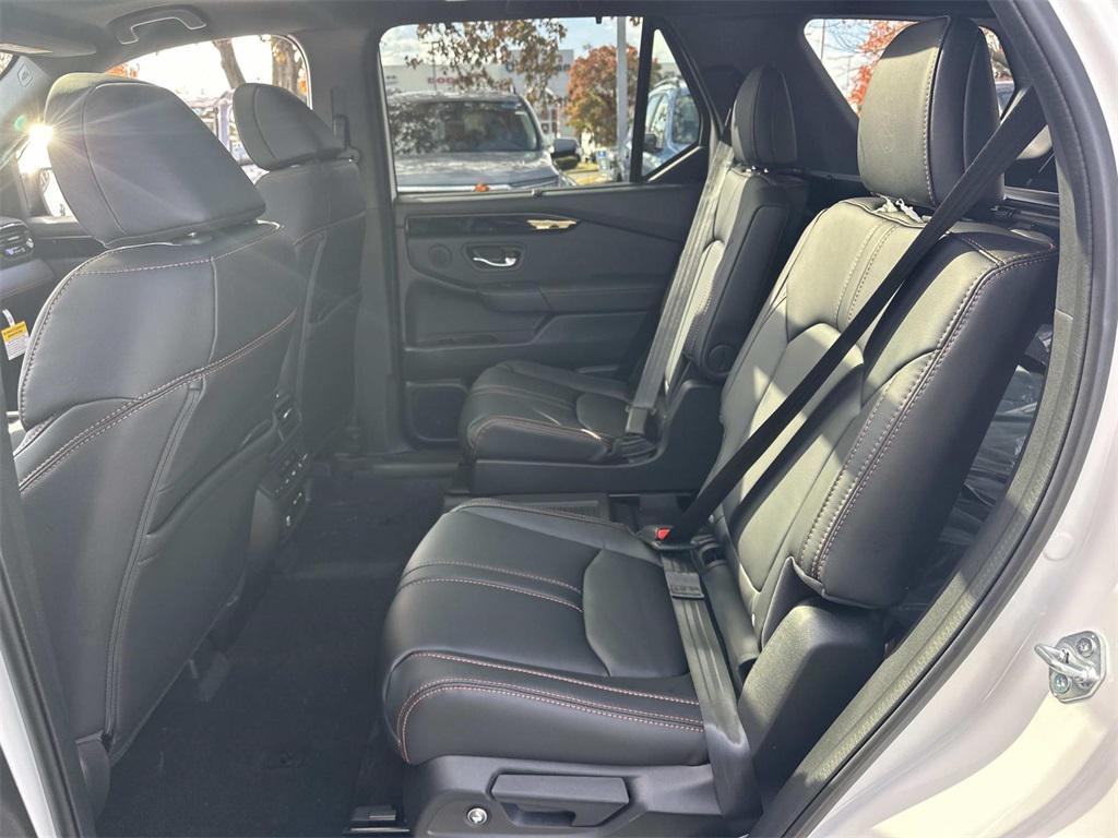 new 2025 Honda Pilot car, priced at $51,830