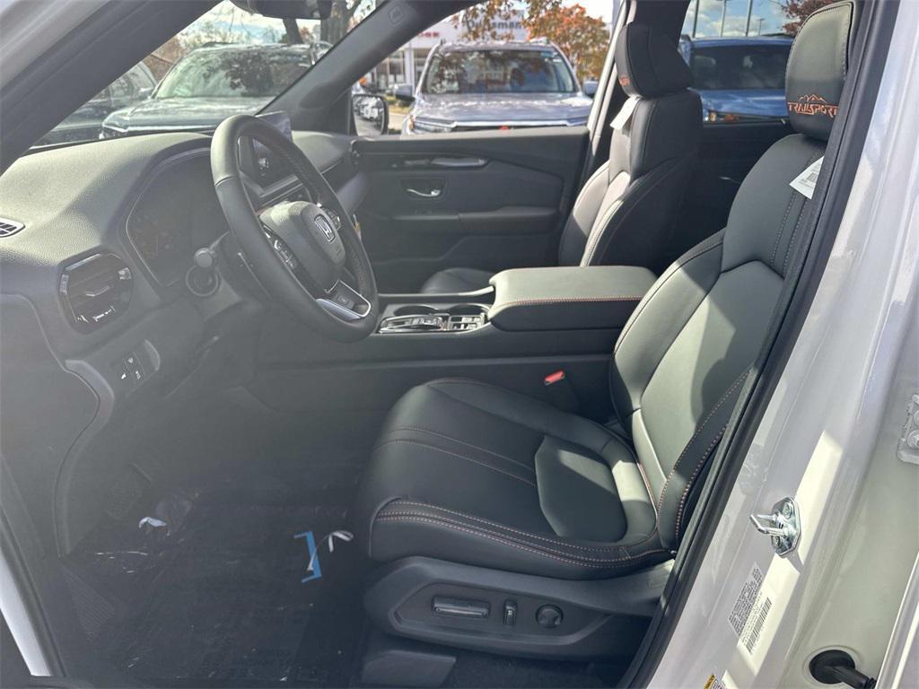 new 2025 Honda Pilot car, priced at $51,830