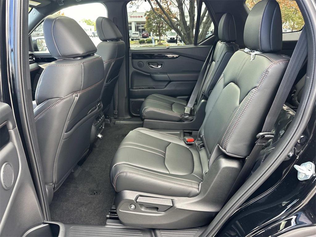 new 2025 Honda Pilot car, priced at $50,895