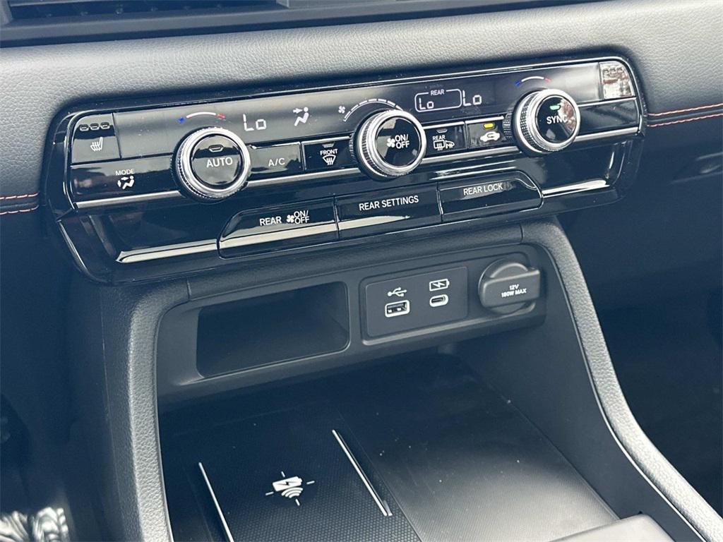 new 2025 Honda Pilot car, priced at $50,895