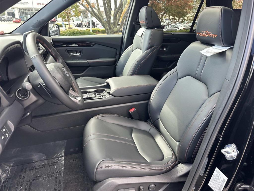 new 2025 Honda Pilot car, priced at $50,895