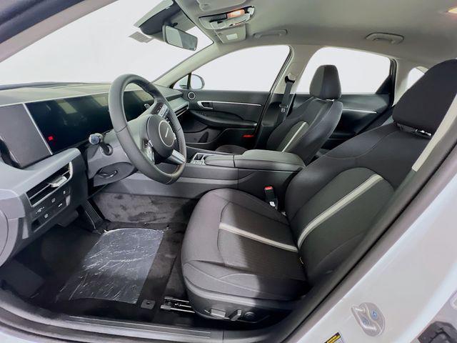 new 2025 Hyundai Sonata Hybrid car, priced at $30,720