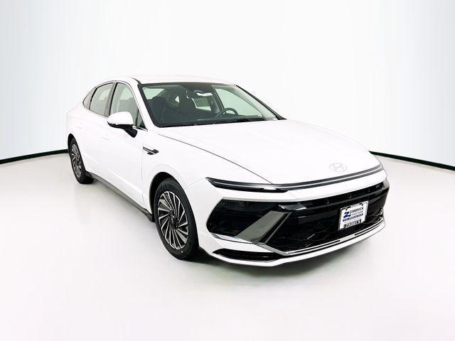 new 2025 Hyundai Sonata Hybrid car, priced at $30,720