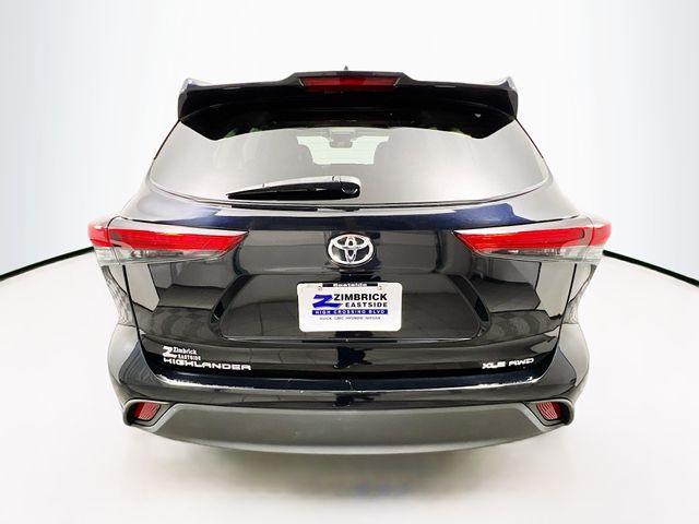 used 2021 Toyota Highlander car, priced at $32,987