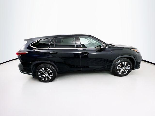 used 2021 Toyota Highlander car, priced at $32,987