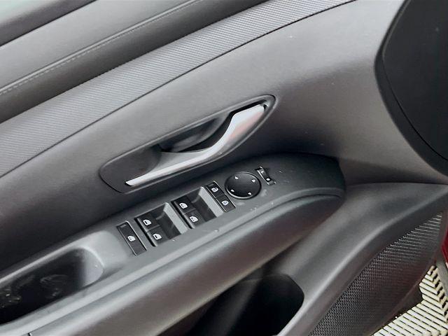 new 2025 Hyundai TUCSON Hybrid car, priced at $32,645