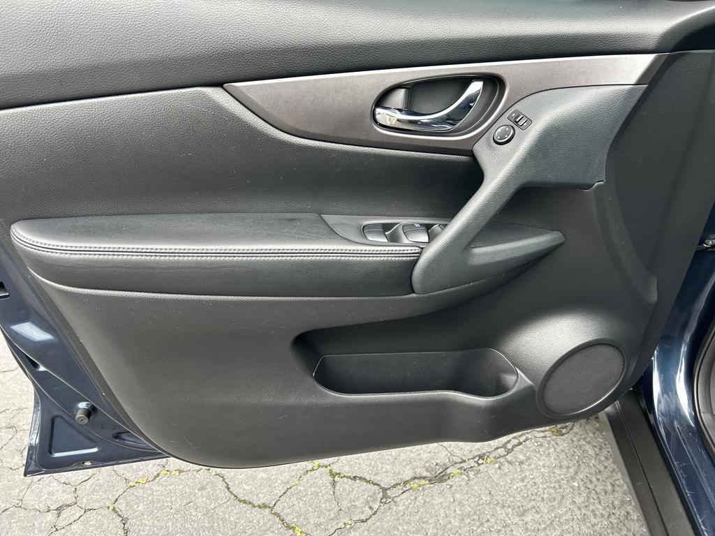 used 2015 Nissan Rogue car, priced at $10,995