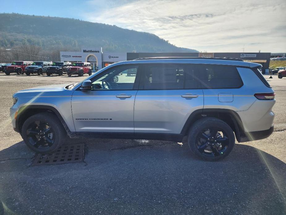 new 2024 Jeep Grand Cherokee L car, priced at $48,999