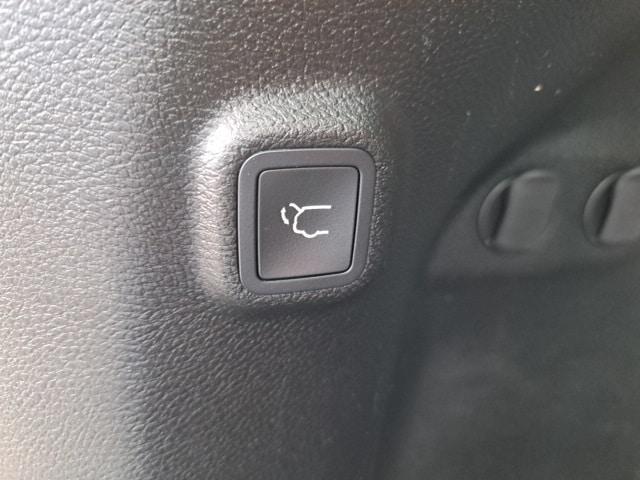 used 2023 Jeep Cherokee car, priced at $22,770