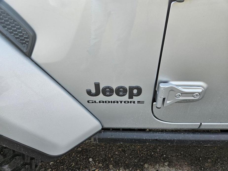 new 2024 Jeep Gladiator car, priced at $51,422