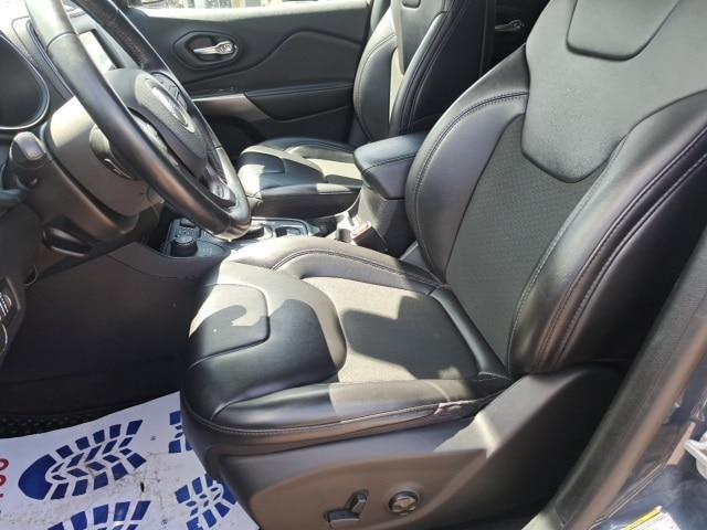 used 2020 Jeep Cherokee car, priced at $18,990